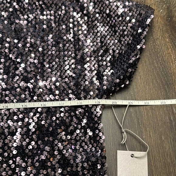 NEW WITH TAG JENNIFER LOPEZ NAVY SEQUIN TOP SIZE MEDIUM - Picture 4 of 5